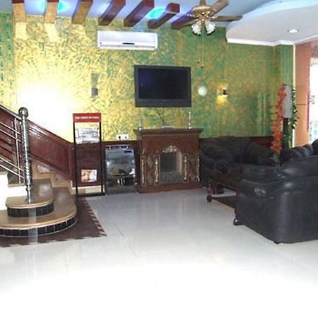 Hotel Raunak International Нью-Дели Интерьер фото