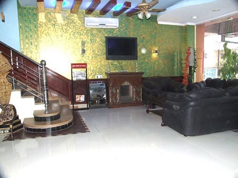 Hotel Raunak International Нью-Дели Интерьер фото
