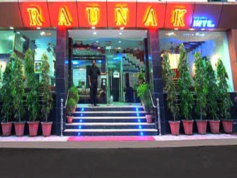 Hotel Raunak International Нью-Дели Экстерьер фото